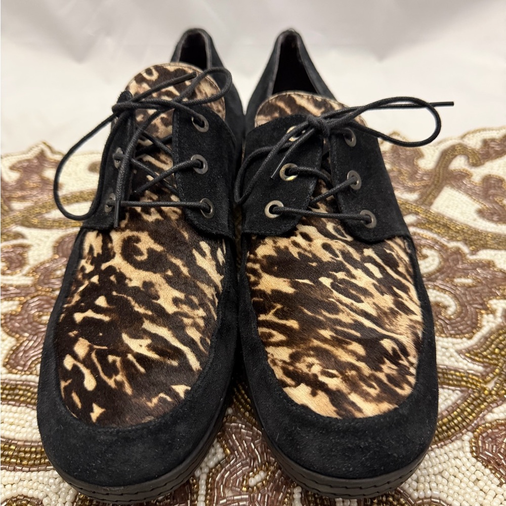 Stuart Weitzman Black and Tan Leopard Oxfords